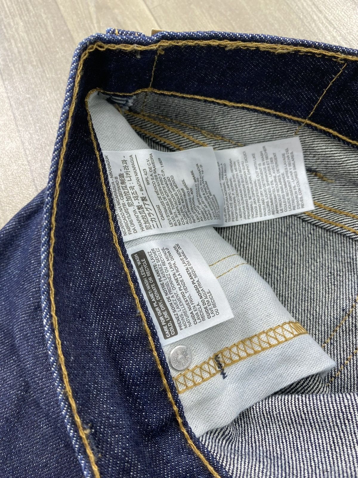 Levi's Vintage Clothing 2000s Vintage Levis 517 Bell Button Bootcut Flared Jeans Size US 33 - 9 Thumbnail