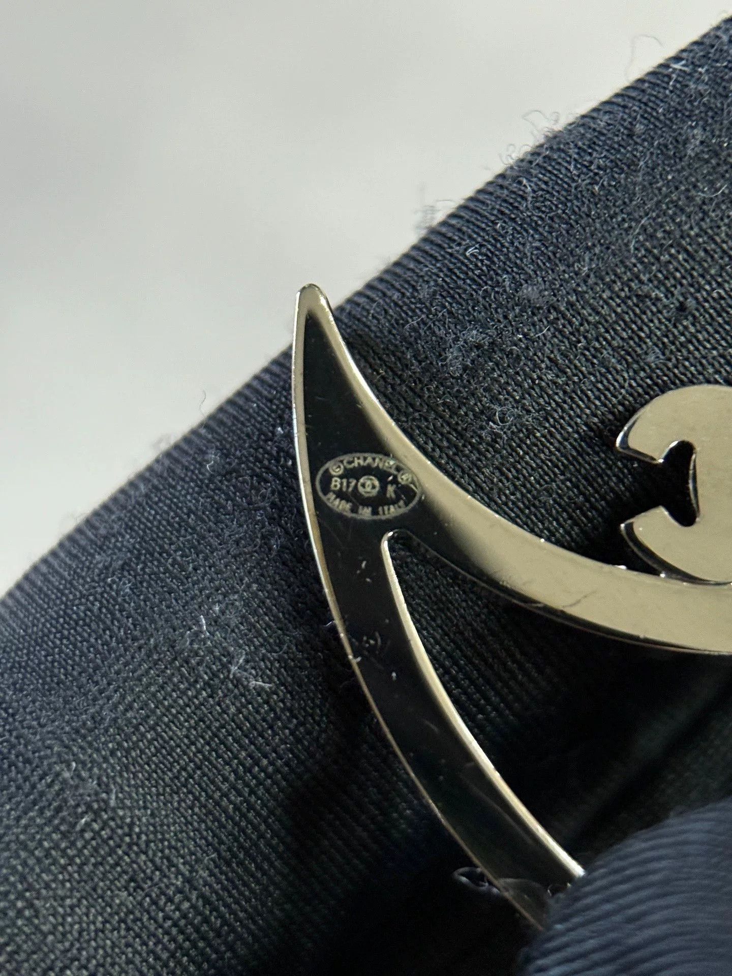 Chanel Chanel 17B Moon Cameo Brooch Size US XS / EU 42 / 0 - 4 Thumbnail