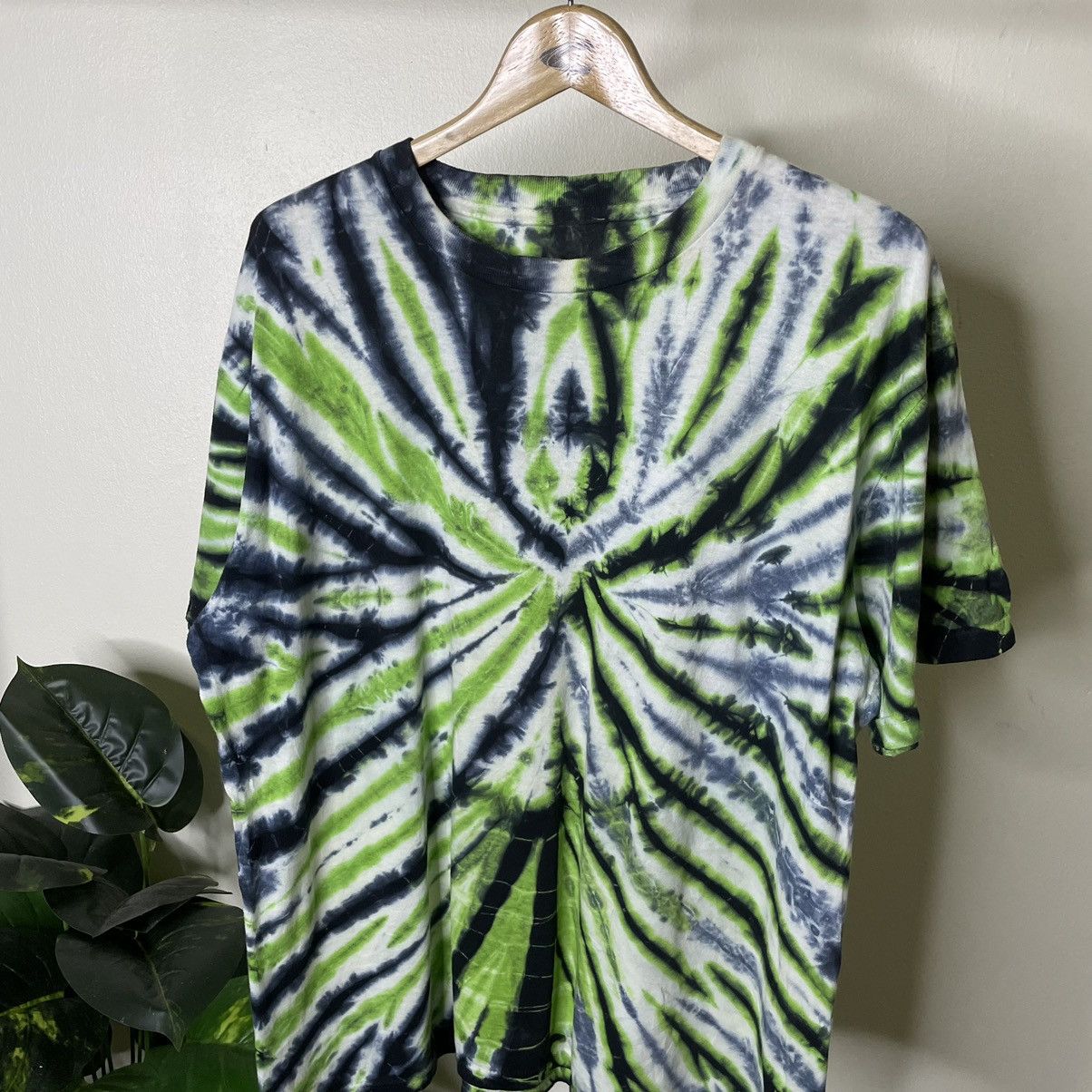 Vintage Vintage 2000s Tie Dye Spiral Streetwear T Shirt Size US XL / EU 56 / 4 - 2 Thumbnail