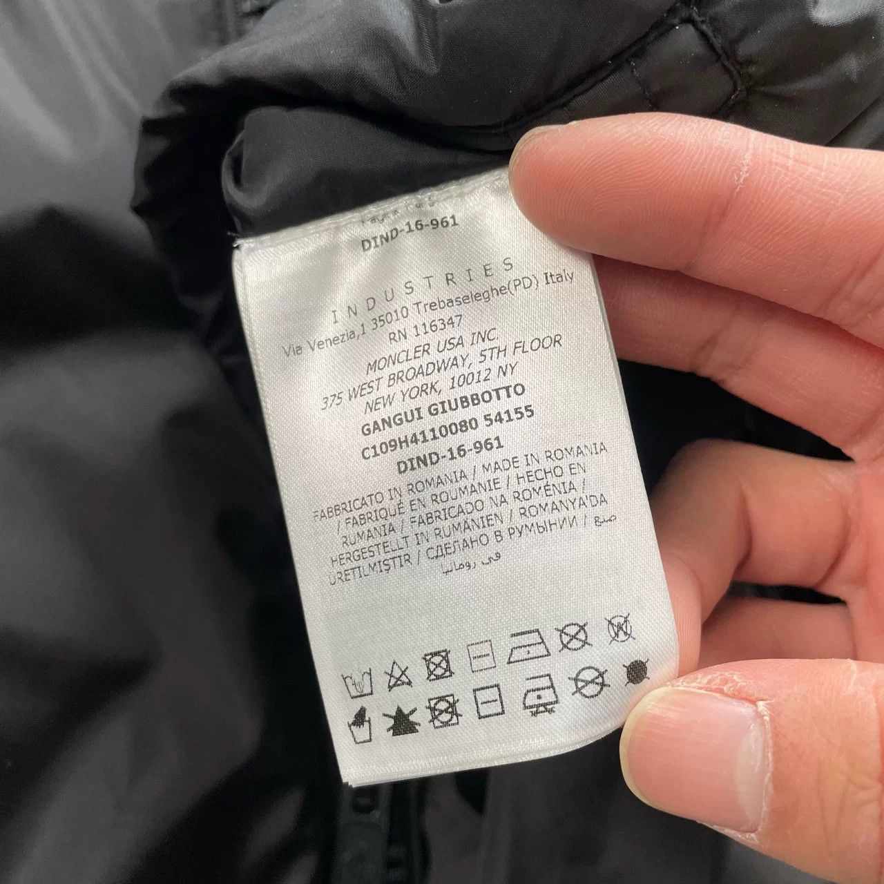 Moncler Moncler x Off-White 3M Reflective Arrow Jacket Size US S / EU 44-46 / 1 - 7 Thumbnail