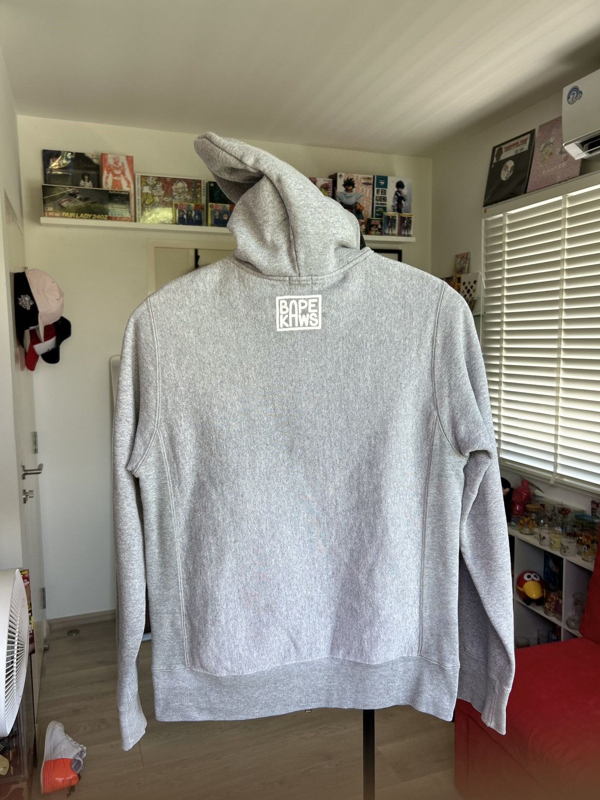 Bape × Kaws BAPE KAWS SMOKE CLOUD PLANE HOODIE Size US S / EU 44-46 / 1 - 5 Thumbnail