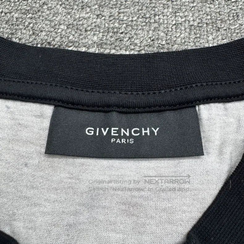 Givenchy Givenchy Aureola Madonna Short Sleeve Size: M Size US M / EU 48-50 / 2 - 2 Thumbnail