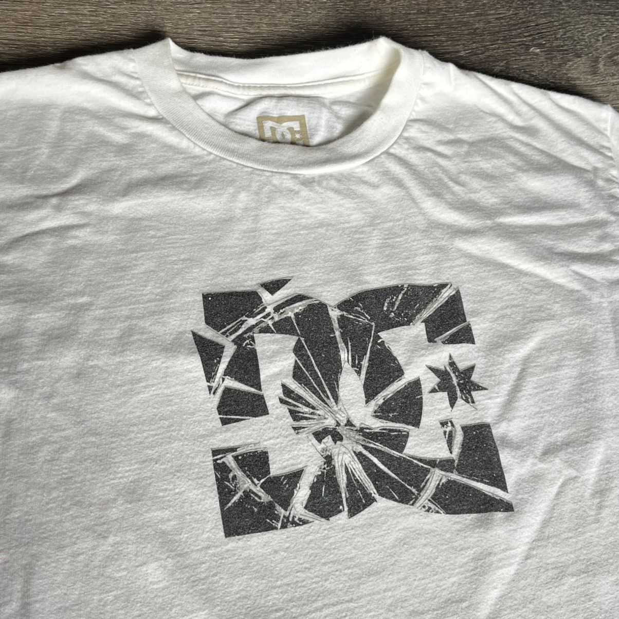 DC Vintage Y2K DC Shoes Glass Shattered Skateboard Logo T Shirt Size US M / EU 48-50 / 2 - 2 Thumbnail