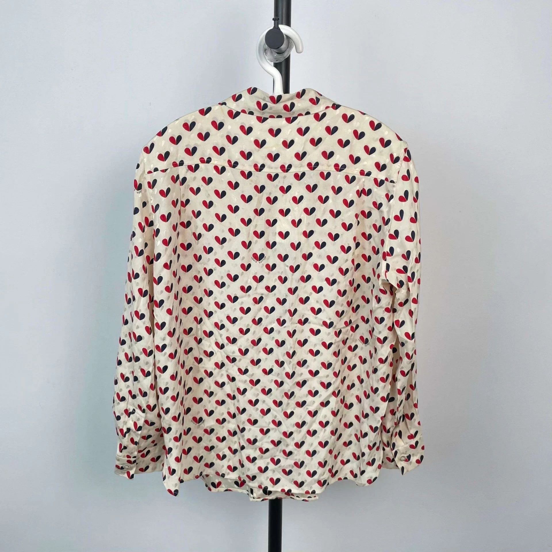 Louis Vuitton LV silk heart print red shirt 38 Size S / US 4 / IT 40 - 2 Thumbnail