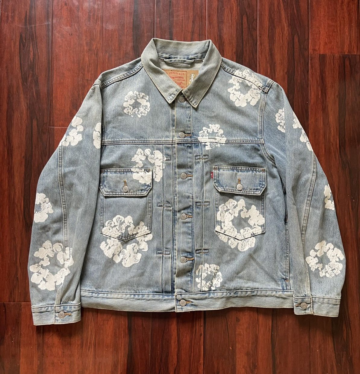 DENIM TEARS × Levi's Denim Tears x Levis Type II Wreath Blue Denim Trucker Jacket Size US XL / EU 56 / 4 - 1 Thumbnail