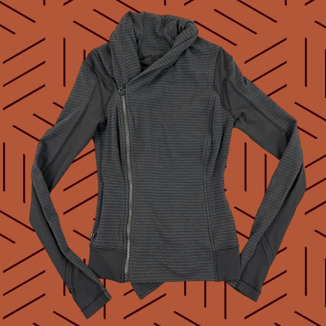Lululemon VINTAGE? No — Omit if not vintage. (We must not add information.) Size S / US 4 / IT 40 - 1 Thumbnail