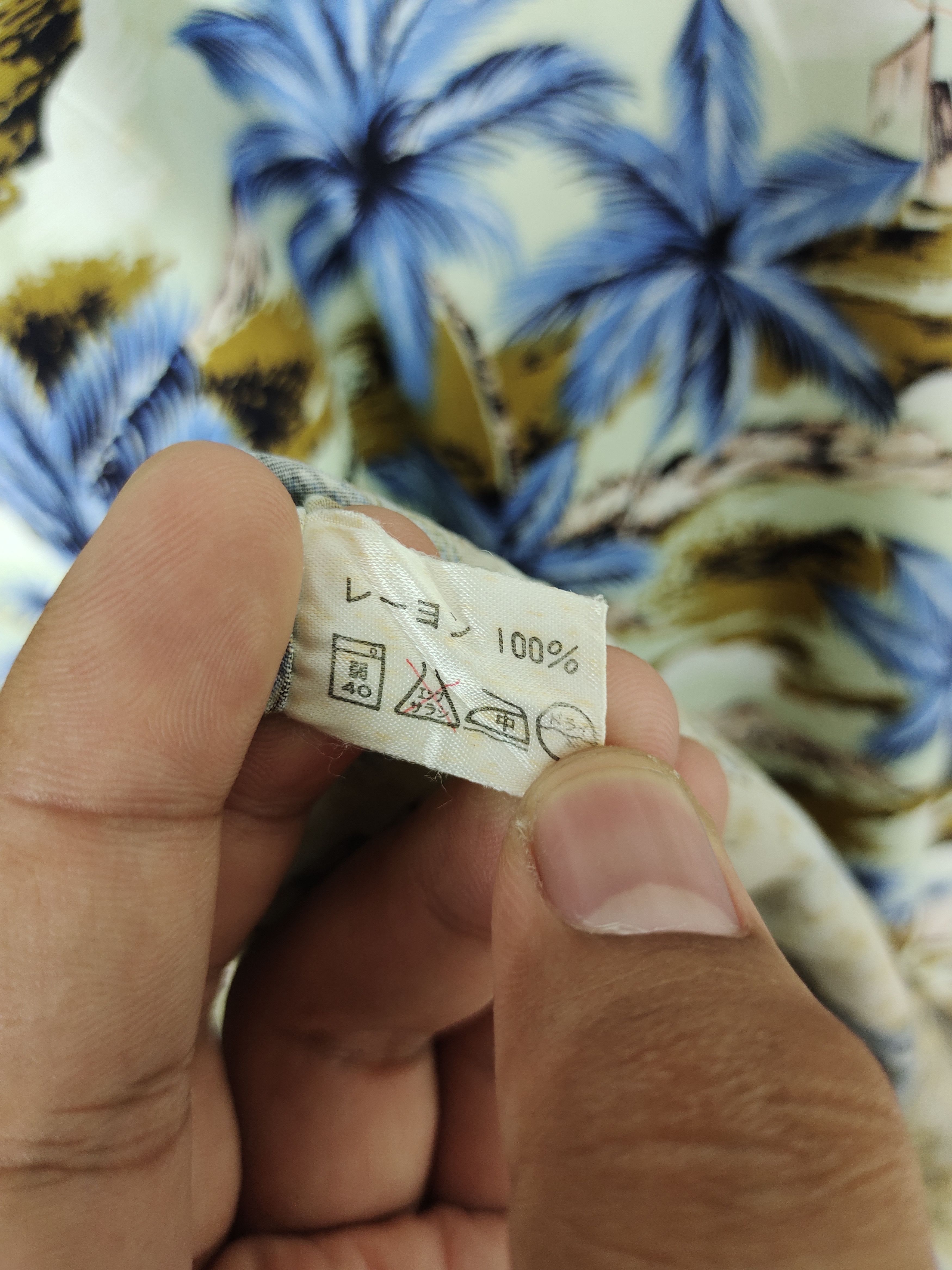 Japanese Brand Vintage Royal Hawaiian Scenic View Rayon Hawaiian Shirt Size US M / EU 48-50 / 2 - 11 Thumbnail