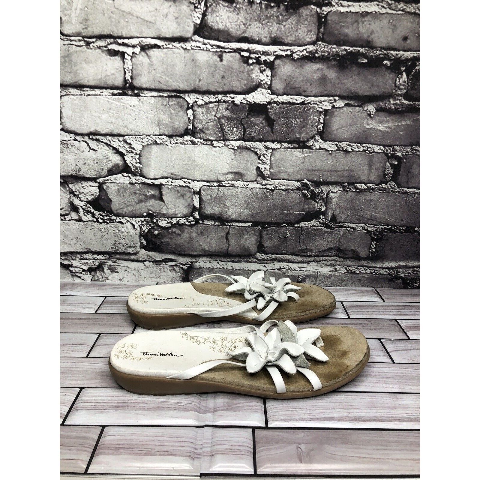 Other Thom McAn White Leather Floral Flip Flop Wedge Sandals Women Size US 6 / IT 36 - 14 Thumbnail