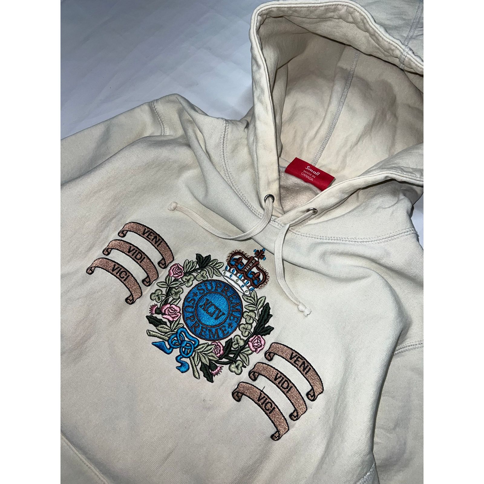 Supreme Supreme FW16 Veni Vidi Vici Embroidered Crest Hoodie Size US S / EU 44-46 / 1 - 2 Thumbnail