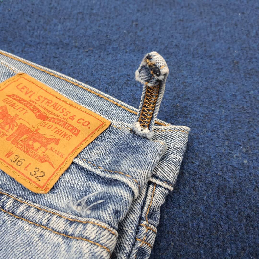 Levi's VINTAGE 90s LEVI'S 550 Distressed Light Wash Jeans C272N7 Size US 36 / EU 52 - 19 Thumbnail