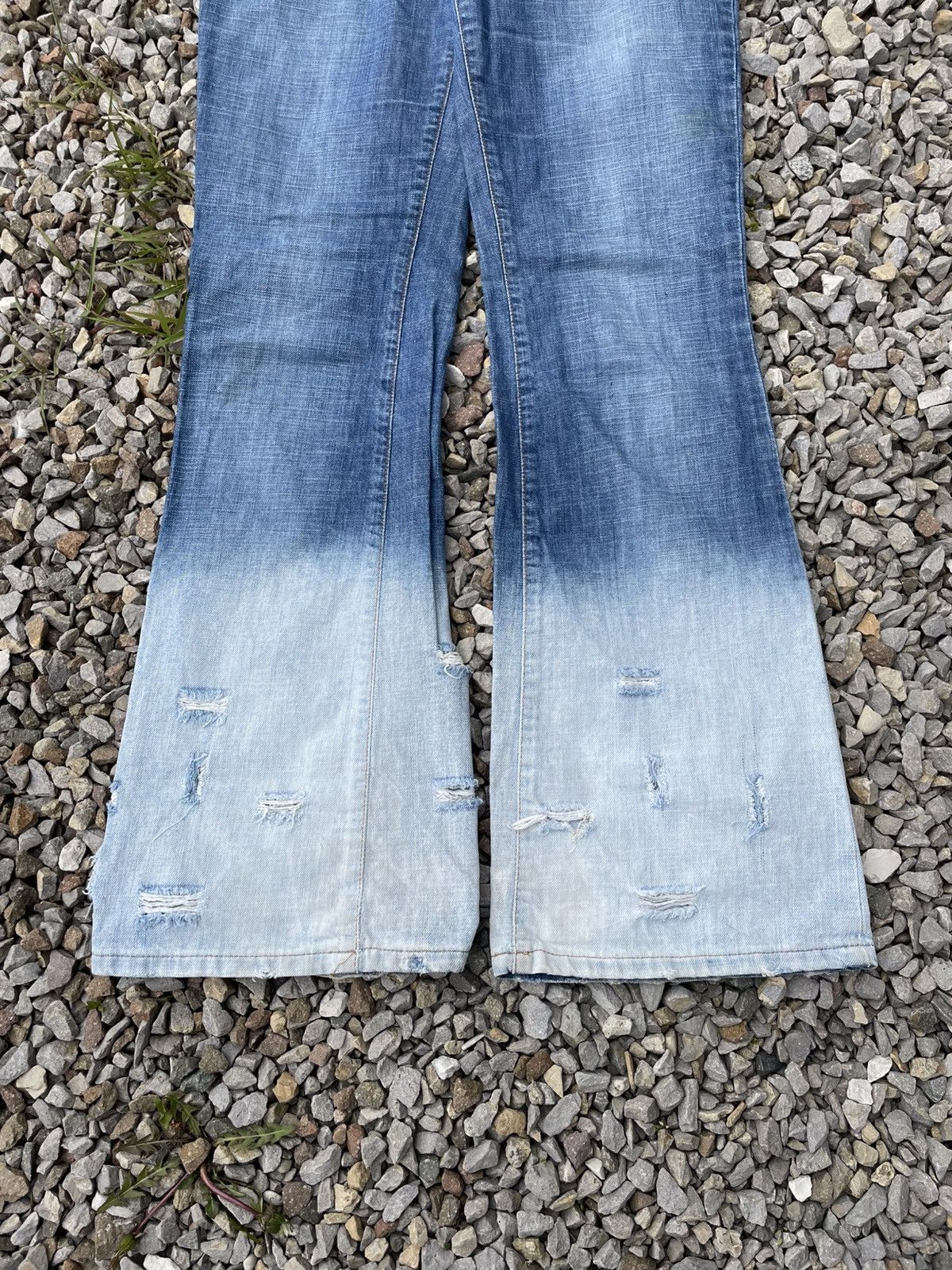 Dolce & Gabbana Vintage 00’s Dolce & Gabbana Flared Bootcut Distressed Jeans Size 27" / US 4 / IT 40 - 6 Thumbnail