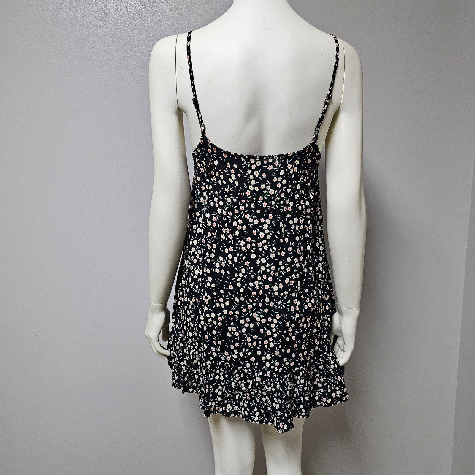 Urban Outfitters Urban Outfitters Black Floral Mini Dress Ruffle Hem sz Small Size S / US 4 / IT 40 - 2 Thumbnail