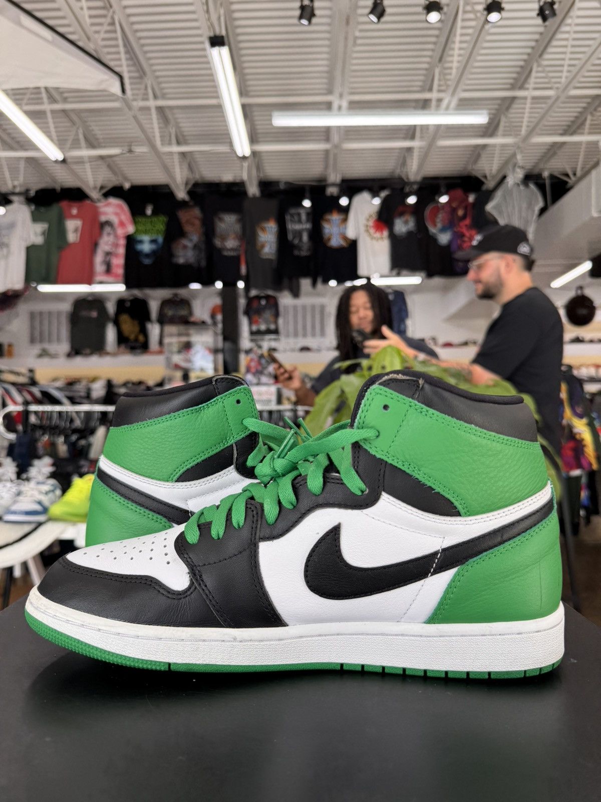 Jordan Brand Air Jordan 1 Lucky Green Size 11 (2023) Size US 11 / EU 44 - 4 Thumbnail