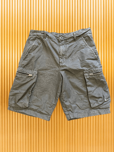 Nike STREETWEAR Nike Vintage Cargo Shorts Size US 30 / EU 46 - 1 Thumbnail