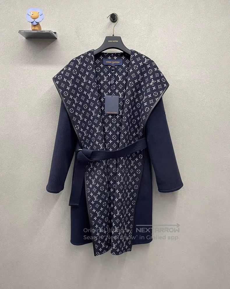 Louis Vuitton Louis Vuitton Navy logo print hooded lace-up waist woolen Size XS / US 0-2 / IT 36-38 - 1 Thumbnail