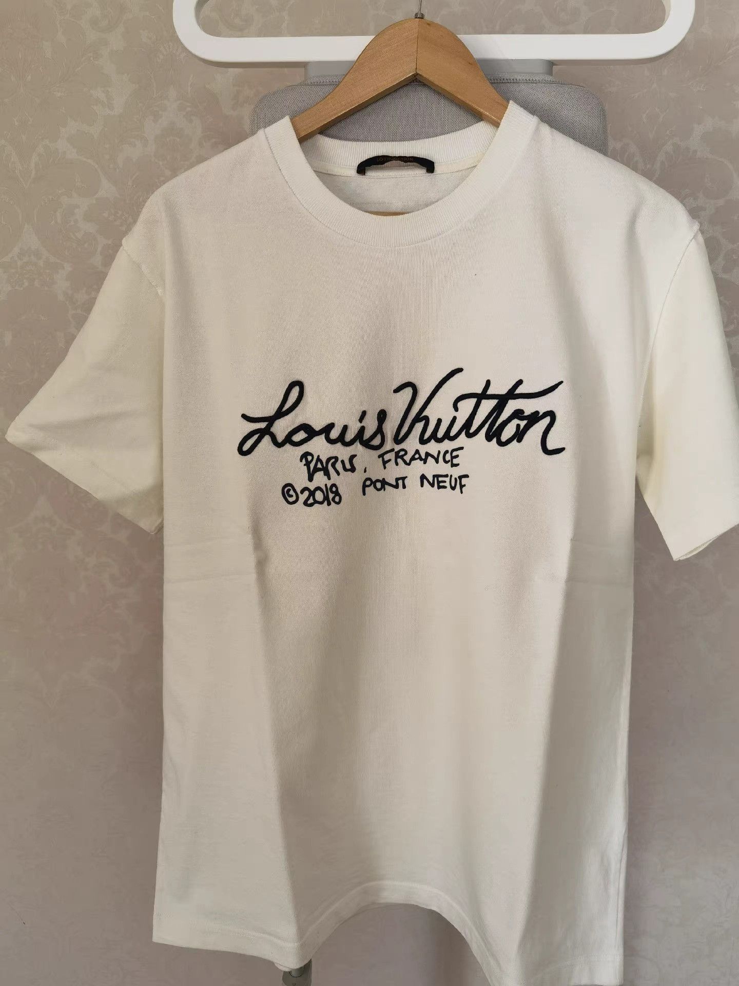 Louis Vuitton White Short-Sleeve Graphic T-Shirt Size US L / EU 52-54 / 3 - 1 Thumbnail