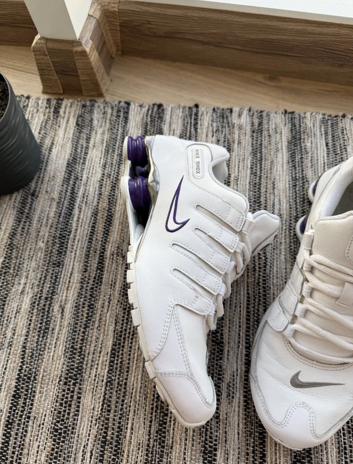 Nike VINTAGE NIKE SHOX SNEAKERS WHITE MENS Y2K DRILL 325200-108 Size US 9.5 / EU 42-43 - 4 Thumbnail