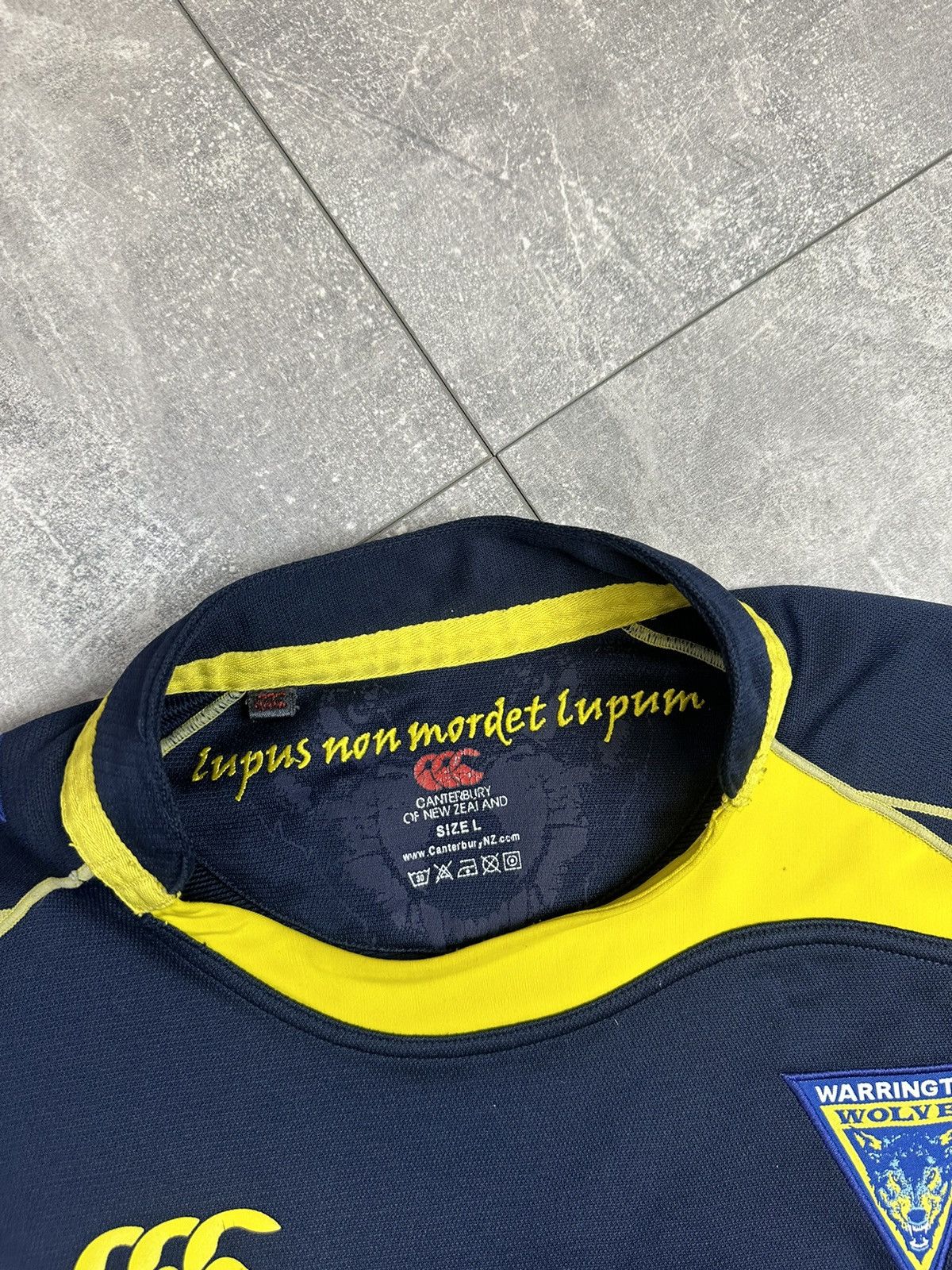 Canterbury of New Zealand Canterbury Warrington Wolves Vintage Rugby Jersey Size US L / EU 52-54 / 3 - 7 Thumbnail