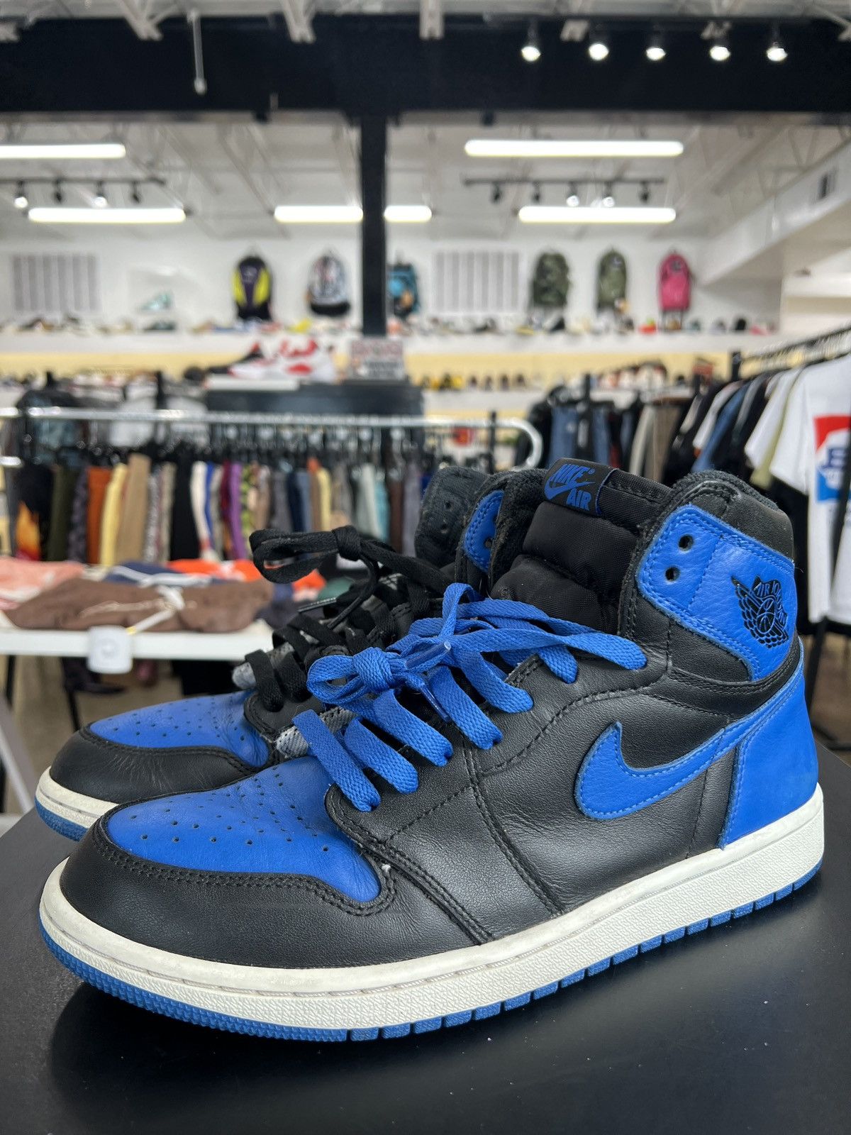 Jordan Brand × Nike Air Jordan 1 Royal Sz. 10 (2017) Size US 10 / EU 43 - 1 Thumbnail