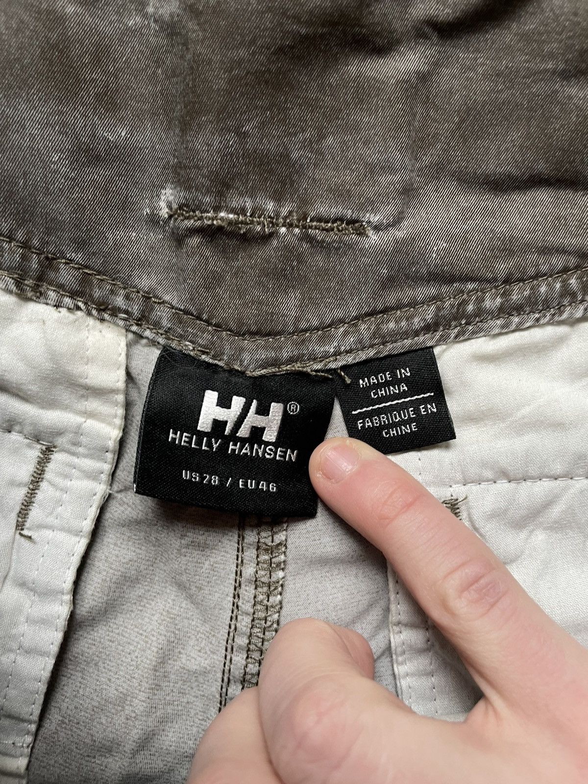 Helly Hansen Rare Helly Hansen Outdoor Nylon Distressed Nylon Pants 28 Size US 28 / EU 44 - 12 Thumbnail
