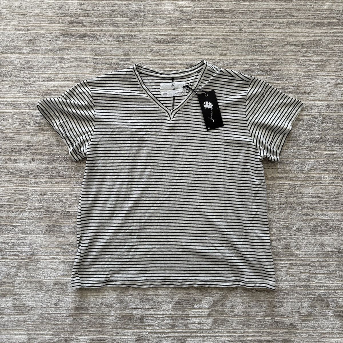 K-Two Studios KTWO STUDIOS STRIPED V-NECK TEE Size US XL / EU 56 / 4 - 1 Thumbnail