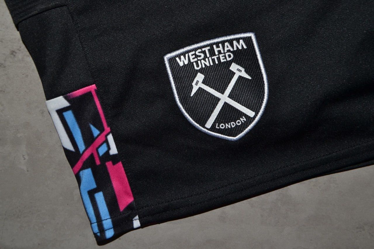 Umbro UMBRO WEST HAM UNITED T-shirt set Shorts SOCCER Size M Size US M / EU 48-50 / 2 - 12 Thumbnail
