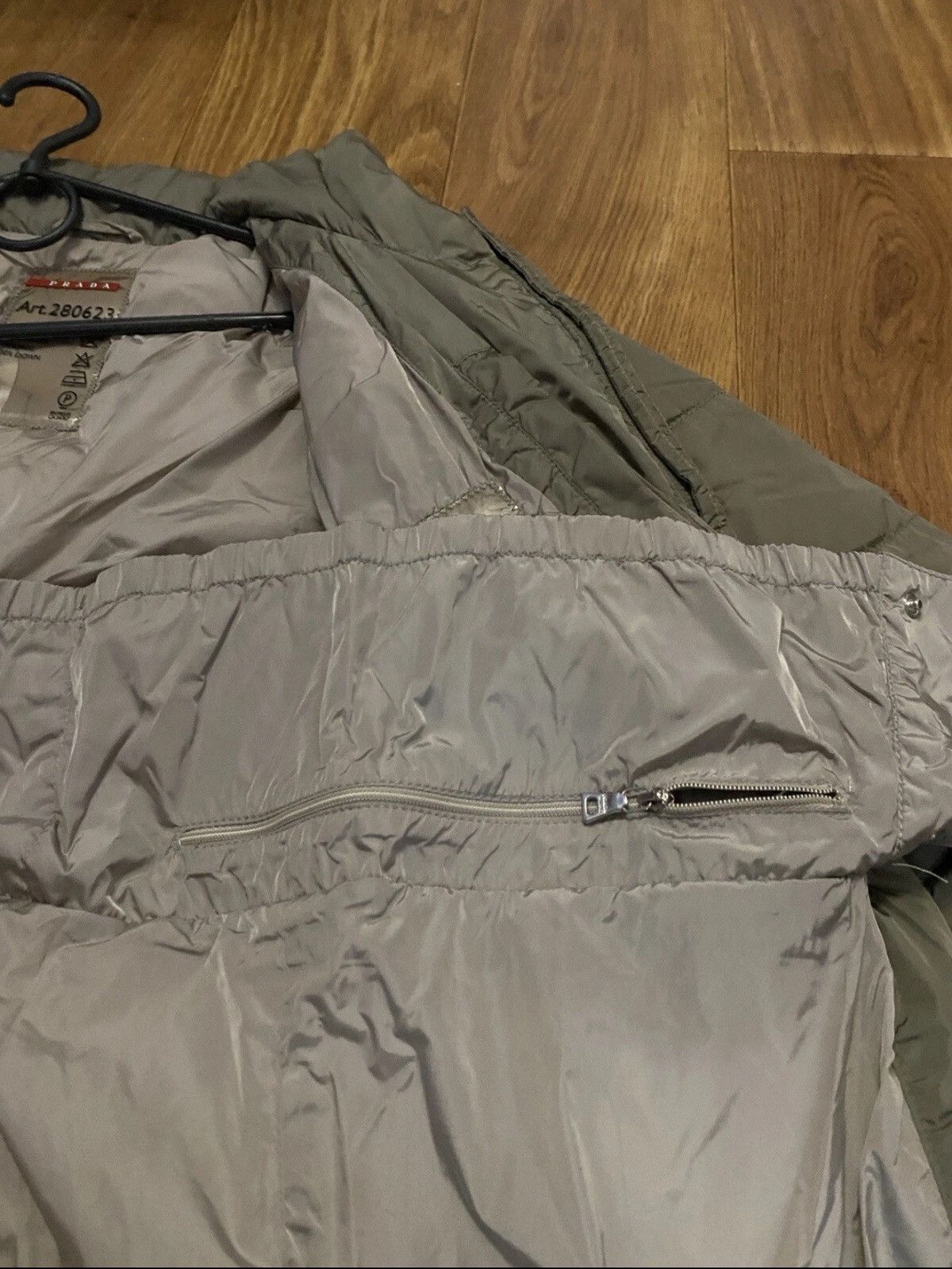 Prada Vintage Nylon Prada Ski Puffer Jacket Red Tab Sz M Size US M / EU 48-50 / 2 - 9 Thumbnail
