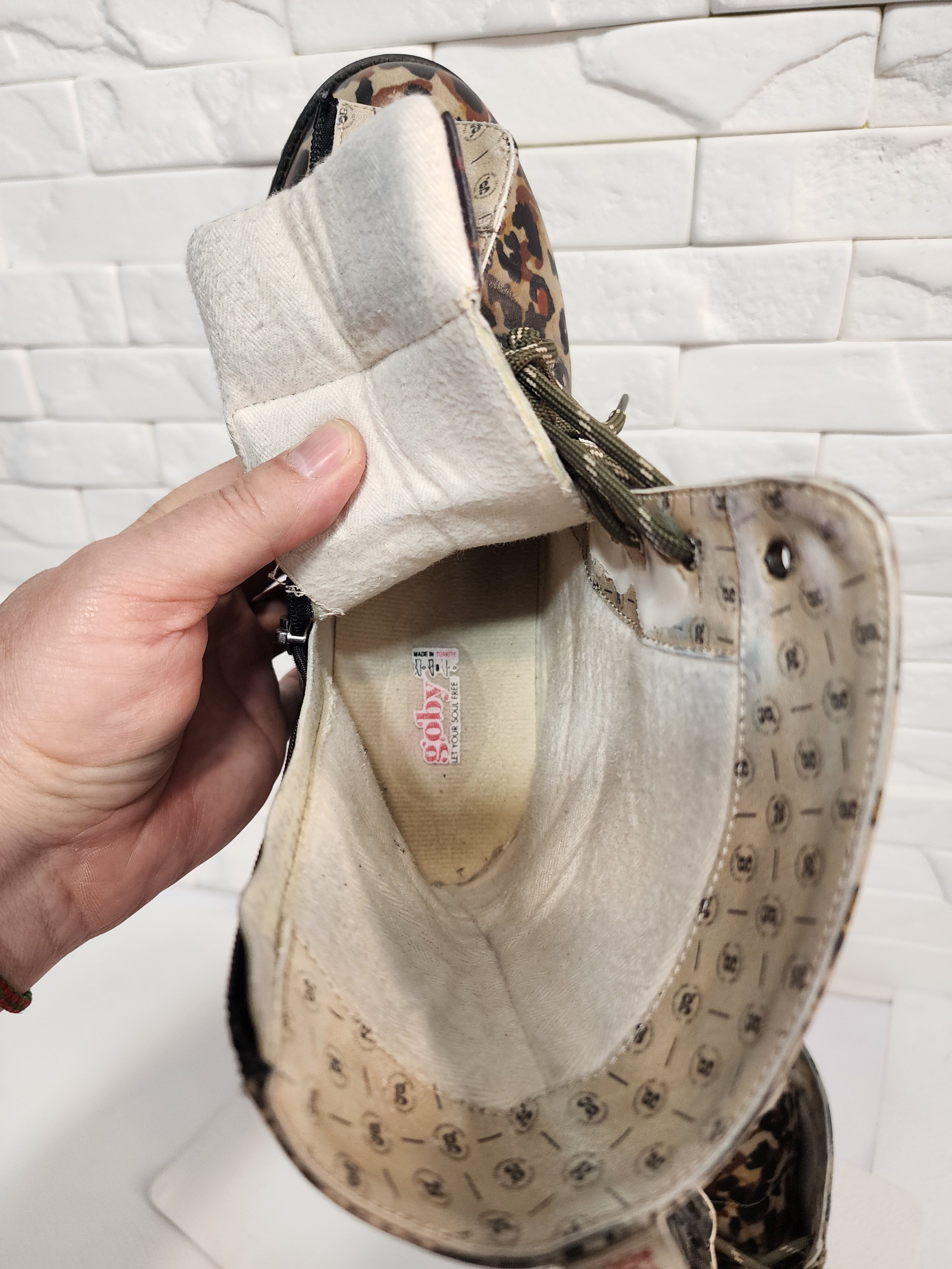 Uniqlo Bruwn Faux Leather Boots: Women's Style Shoes, Size US 10 / IT 40 - 7 Thumbnail