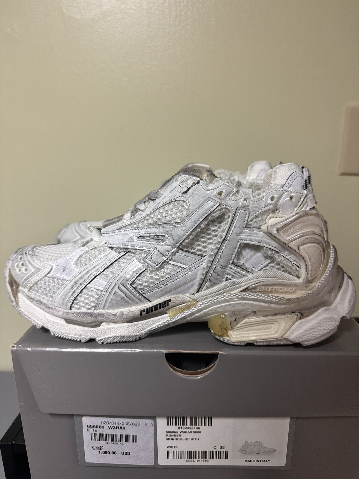 Balenciaga Balenciaga White Kith Runner 38 LIMITED Size US 6 / EU 39 - 1 Thumbnail