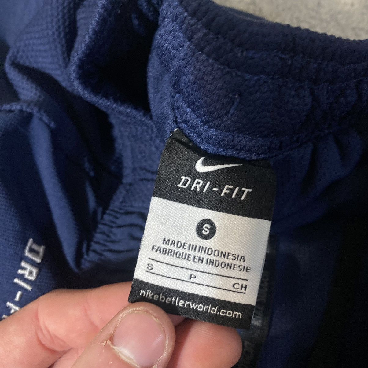 Nike Vintage nike track pants barcelona Y2K drill nylon Size US 30 / EU 46 - 8 Thumbnail