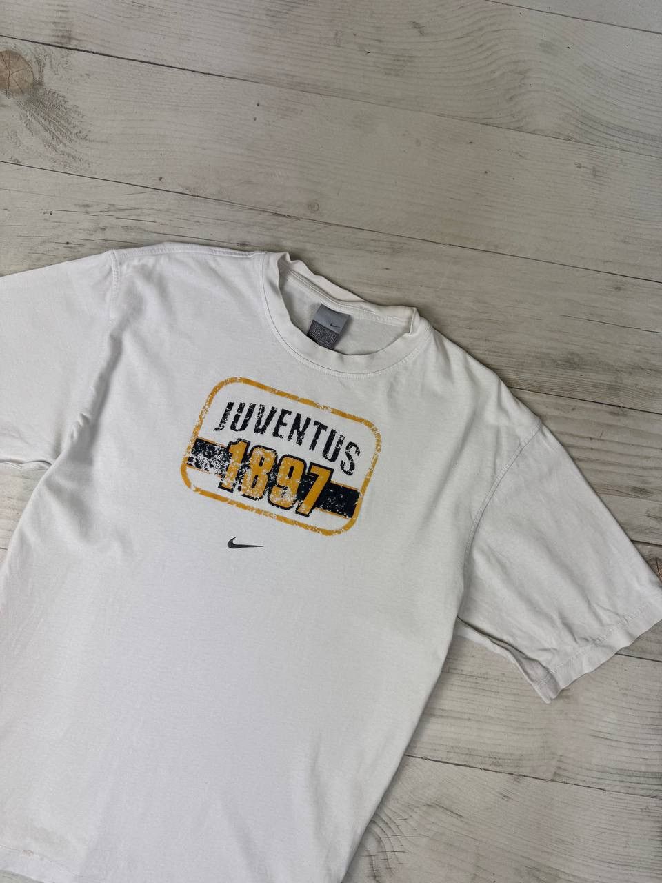 Nike Vintage Nike Juventus Swoosh Football T Shirt Soccer 00s Size US L / EU 52-54 / 3 - 2 Thumbnail