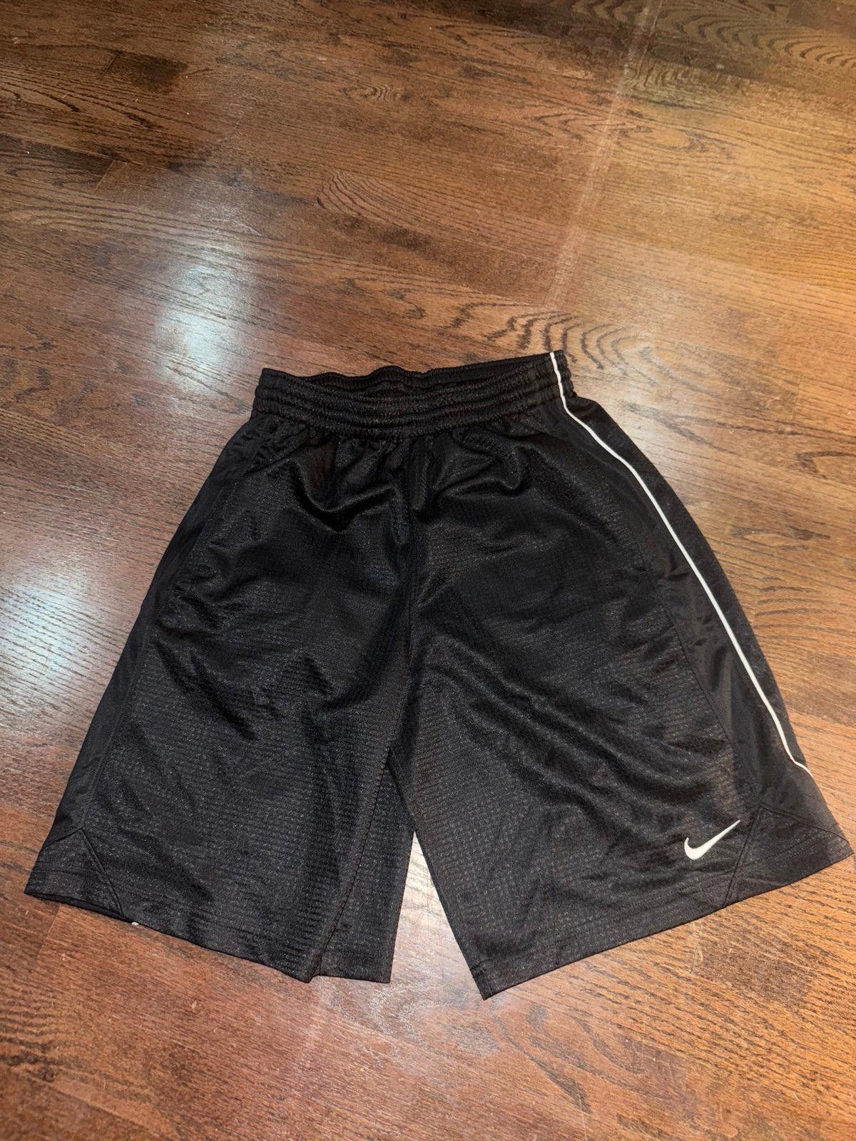 Nike VTG Y2K Nike Dri-Fit Nylon Hoop Shorts Rare Sz S Size US 30 / EU 46 - 2 Thumbnail