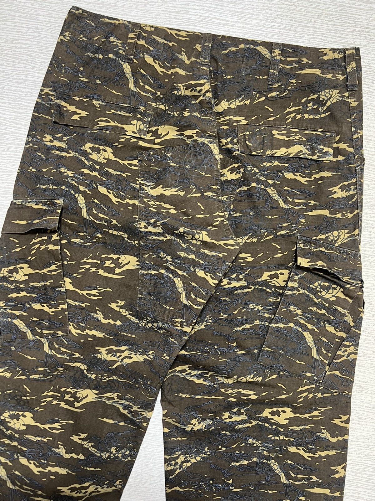 Futura Futura Laboratories - AOP Tiger Camouflage Cargo Pants Size US 34 / EU 50 - 9 Thumbnail