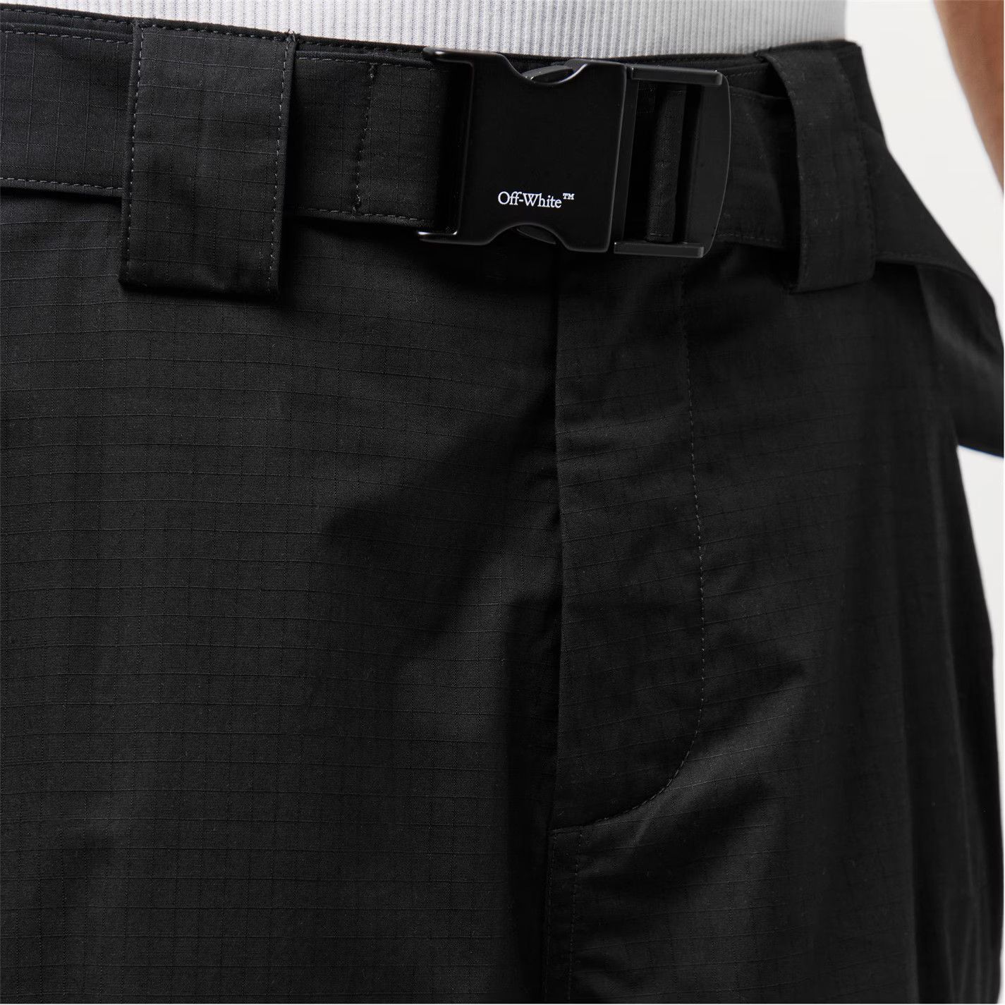 Off-White o1g2r1mq0326 Relaxed Fit Cargo Shorts in Black Size US 32 / EU 48 - 5 Thumbnail