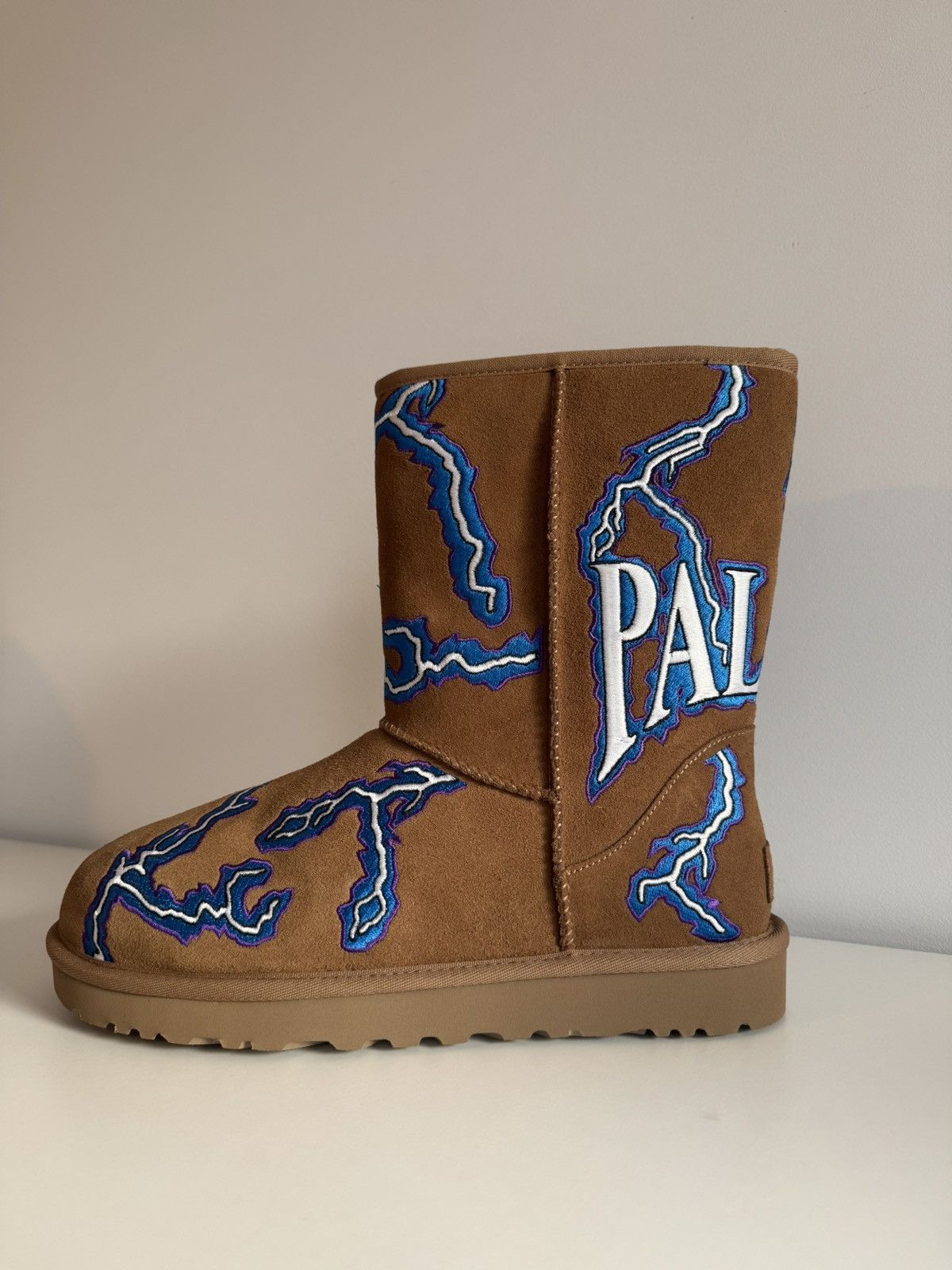 Palace × Ugg ✅ US 9 Palace x UGG Lightning Chestnut Brown Boots EU42 UK8 Size US 9 / EU 42 - 6 Thumbnail
