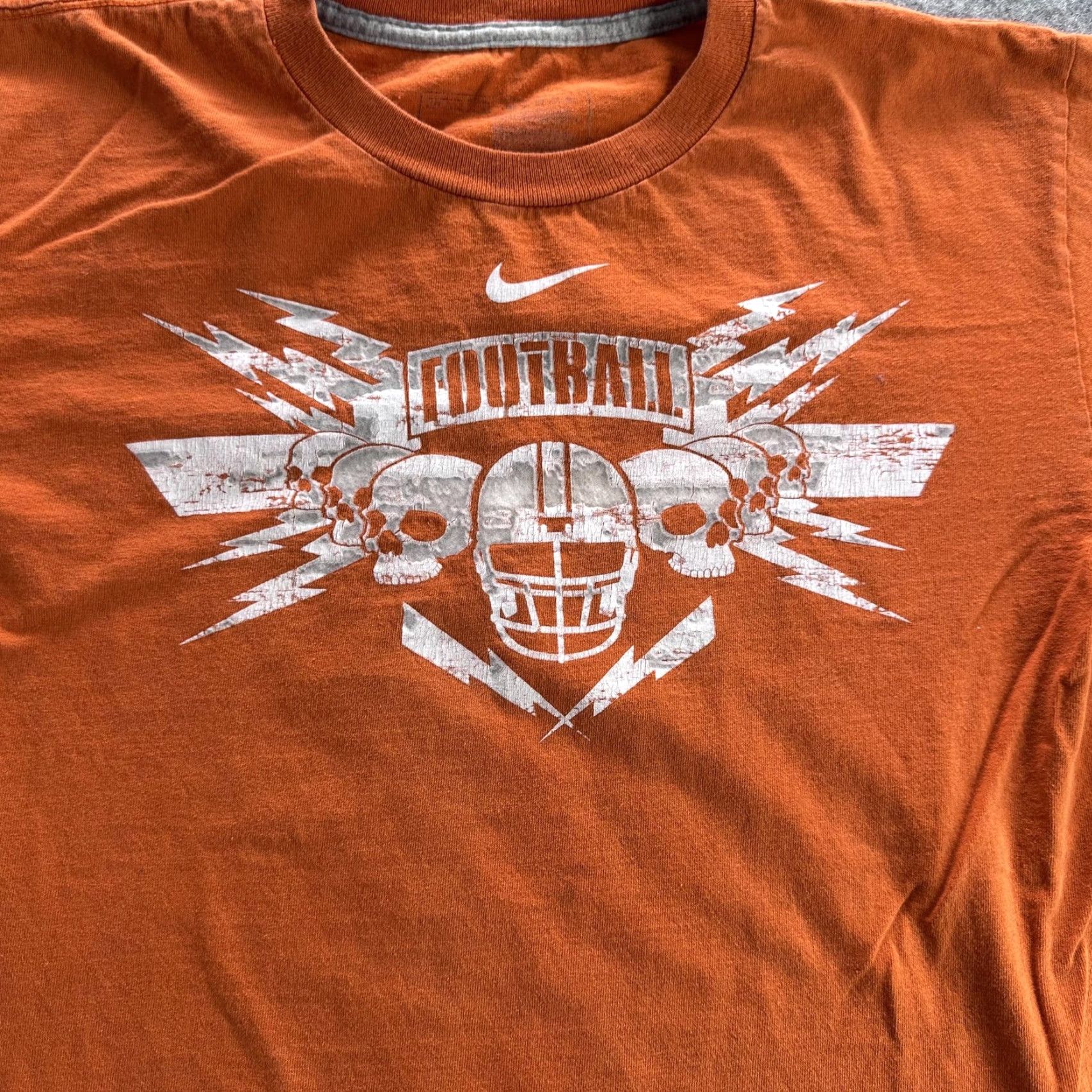 Nike VINTAGE Nike Shirt Mens Medium Orange Long Sleeve Football Graphic Swoosh Skulls Sports Mens Shirts Size US M / EU 48-50 / 2 - 2 Thumbnail
