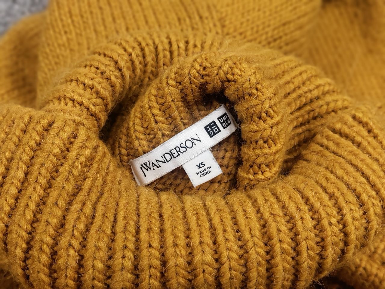 JW Anderson × Uniqlo JW Anderson x Uniqlo Wool Blend Knit Yellow Womens Sweater Size S / US 4 / IT 40 - 15 Thumbnail