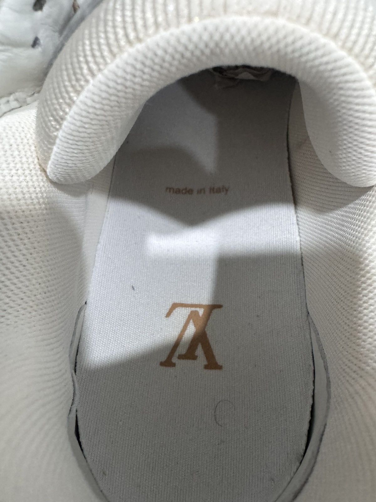 Louis Vuitton Louis Vuitton Trainer Sneaker (7.5LV/ 9US) Size US 9 / EU 42 - 4 Thumbnail
