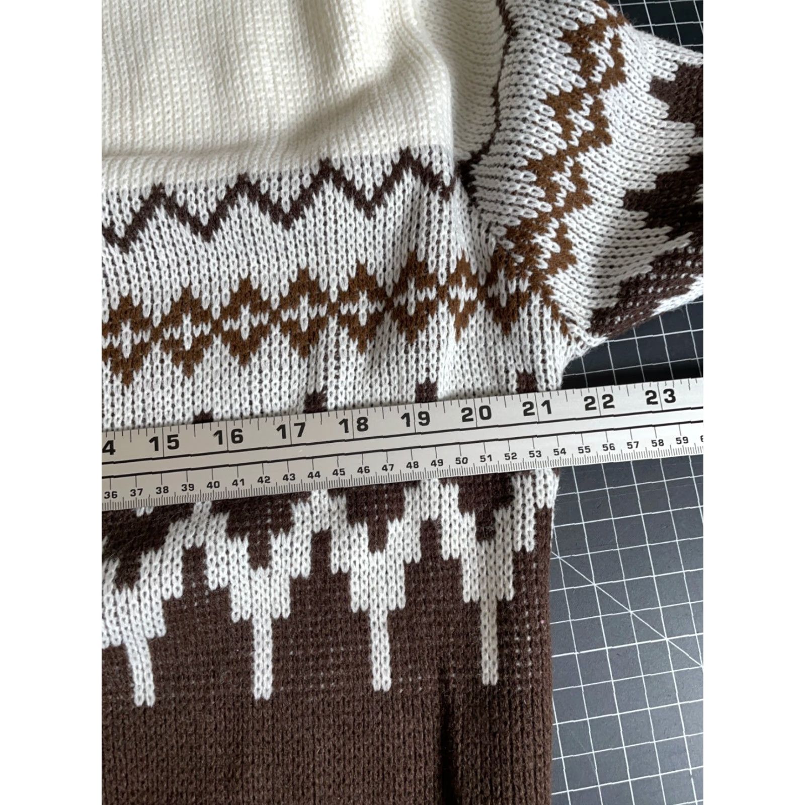 Vintage VINTAGE Sportswear Sweater Mens Large Brown Ivory Fair Isle Geometric Knit Crew Neck 70s Ski Pullover Size US L / EU 52-54 / 3 - 5 Thumbnail