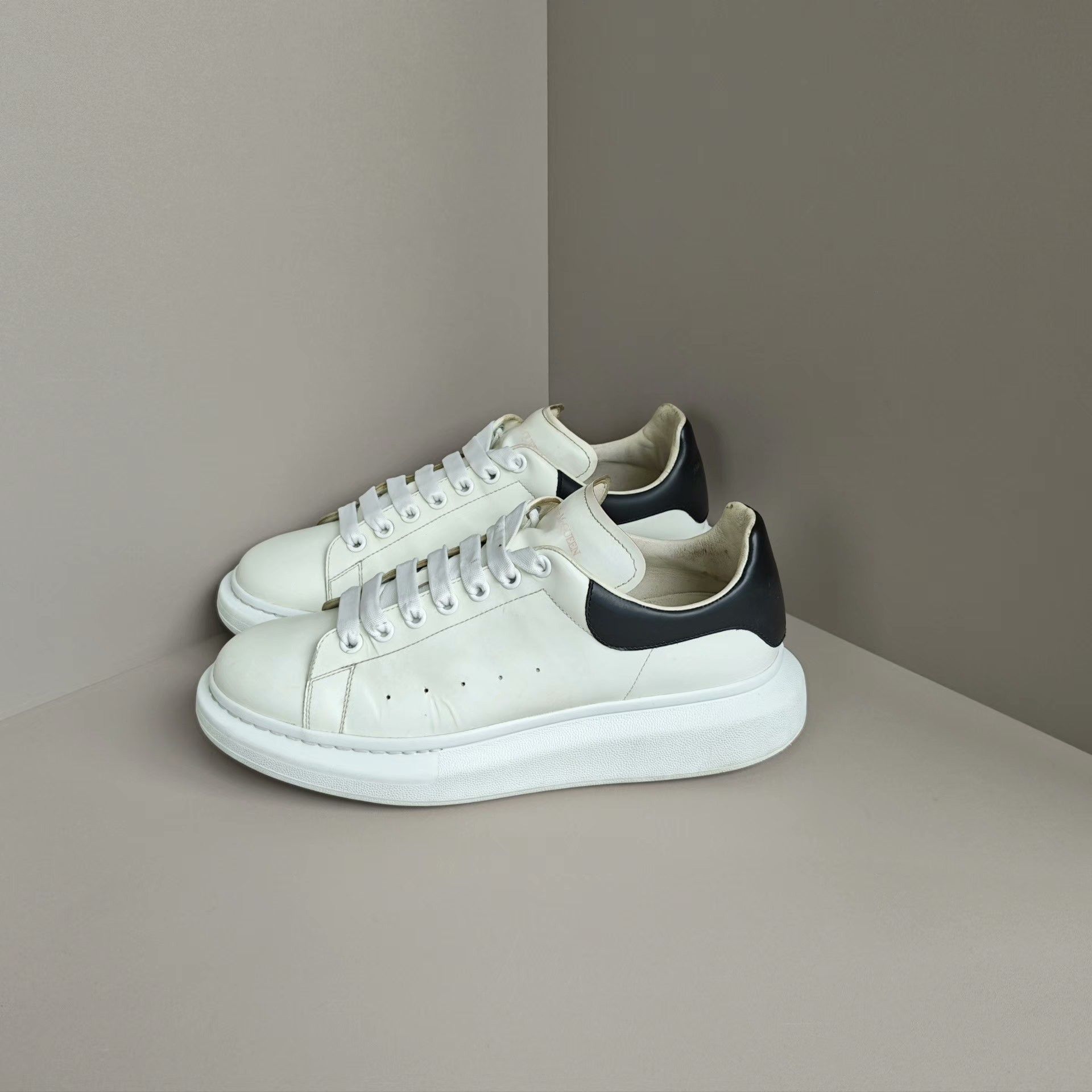 Alexander McQueen Alexander McQueen White Lowtop Sneakers 12 Men Size US 12 / EU 45 - 1 Thumbnail