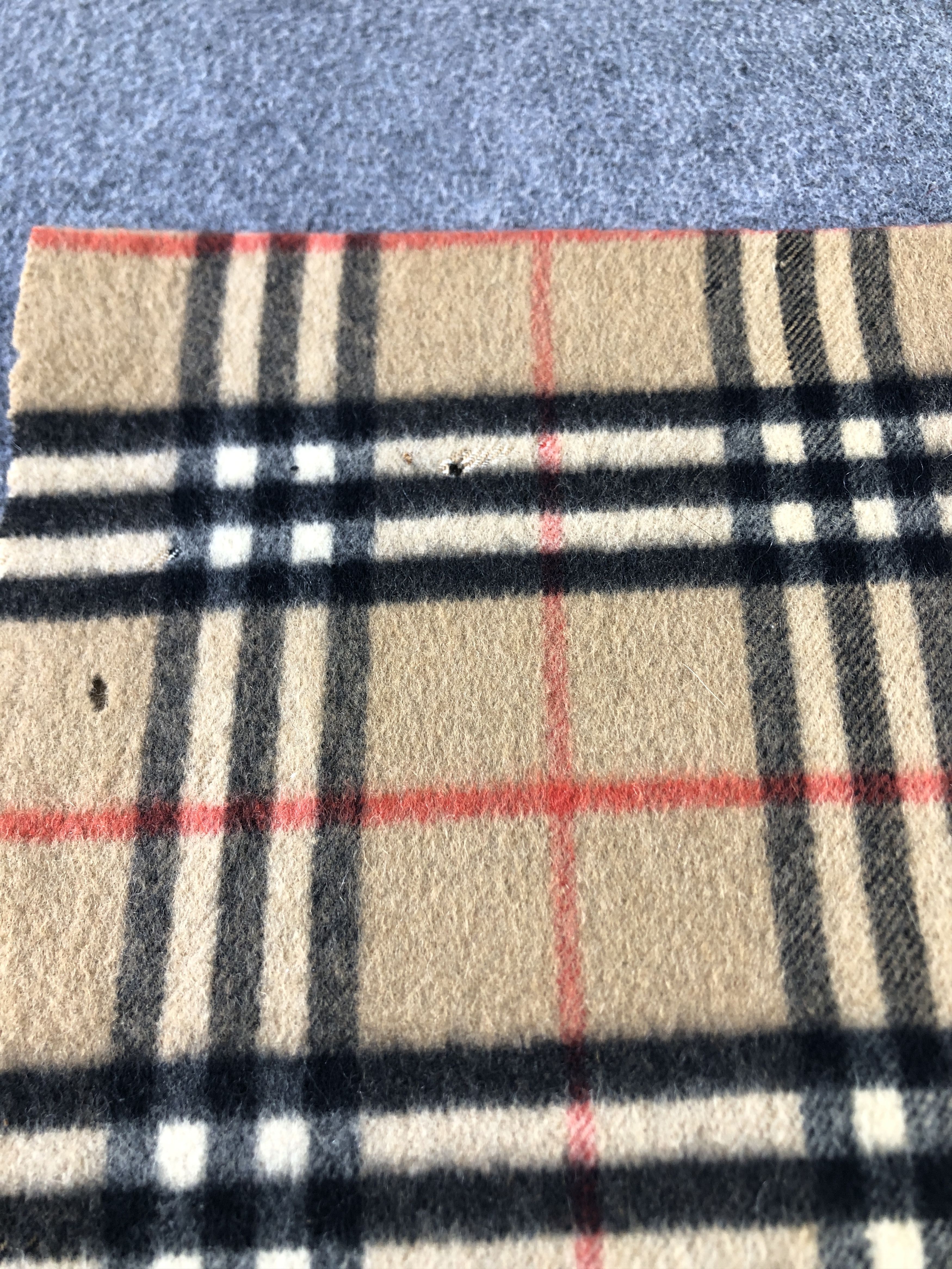 Burberry Burberrys Pure Cashmere Scarf / Muffler / Neckwear P776 Size ONE SIZE - 12 Thumbnail