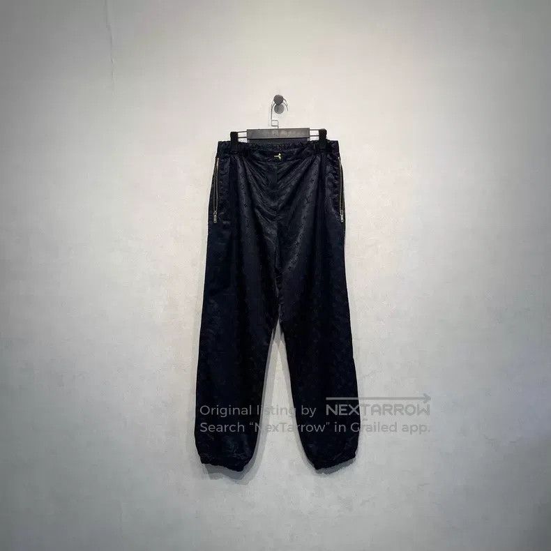 Louis Vuitton Louis Vuitton Full logo printed casual pants Size US 42 / EU 58 - 1 Thumbnail