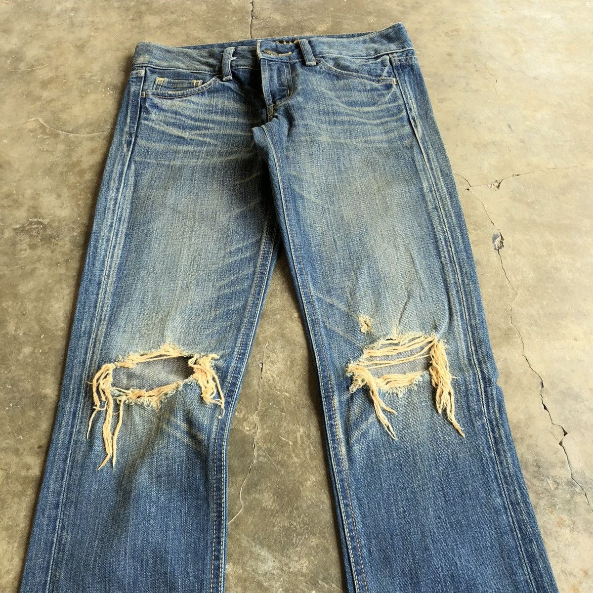 Japanese Brand 🇯🇵 2000s SLY Japan Ripped Bootcut Denim Jeans Pants Blue Wash Size US 26 / EU 42 - 5 Thumbnail