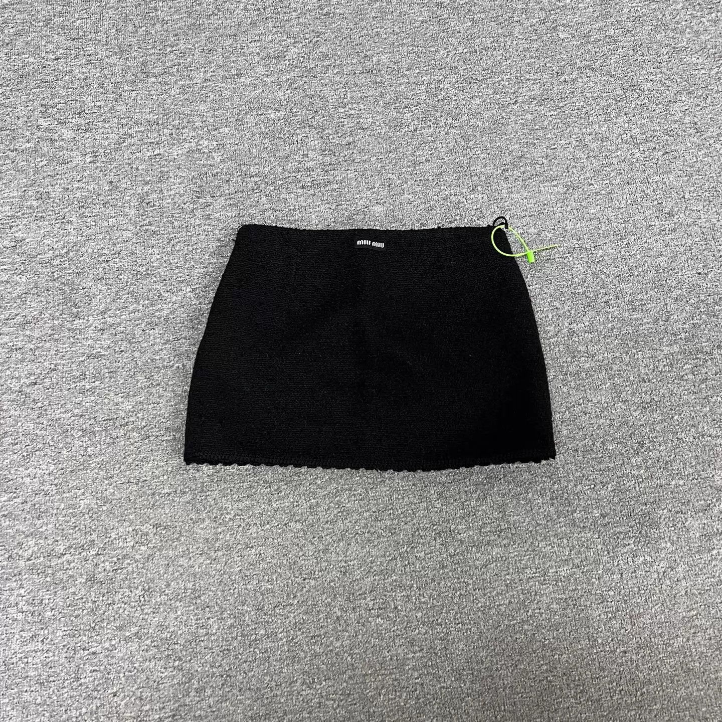 Miu Miu MIU MIU Gold Buckle Logo Low-Rise Black Mini Skirt 36 Size 25" / US 0 / IT 36 - 2 Thumbnail