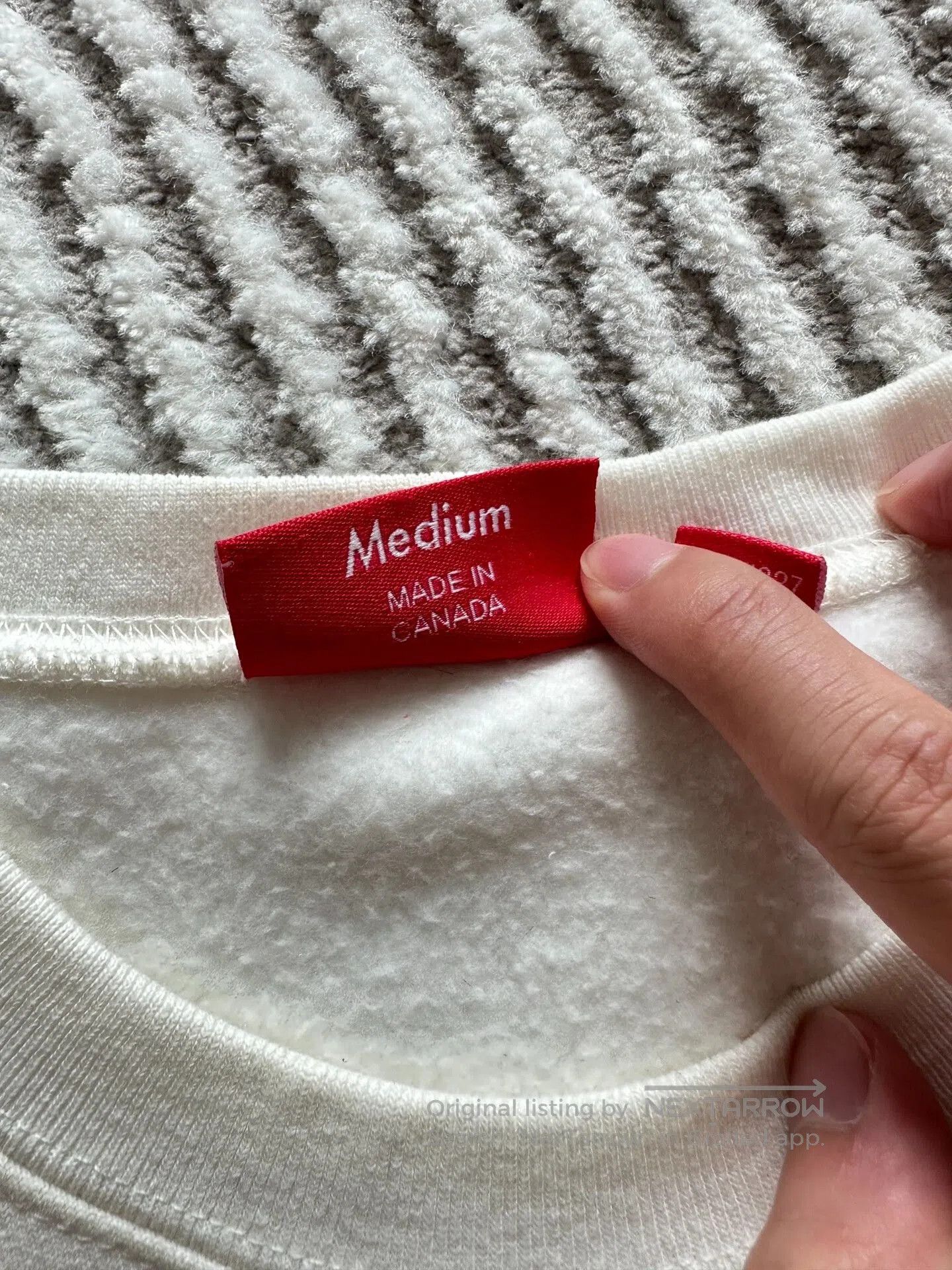 Supreme supreme sweatshirt in white with red logo. Size US M / EU 48-50 / 2 - 3 Thumbnail