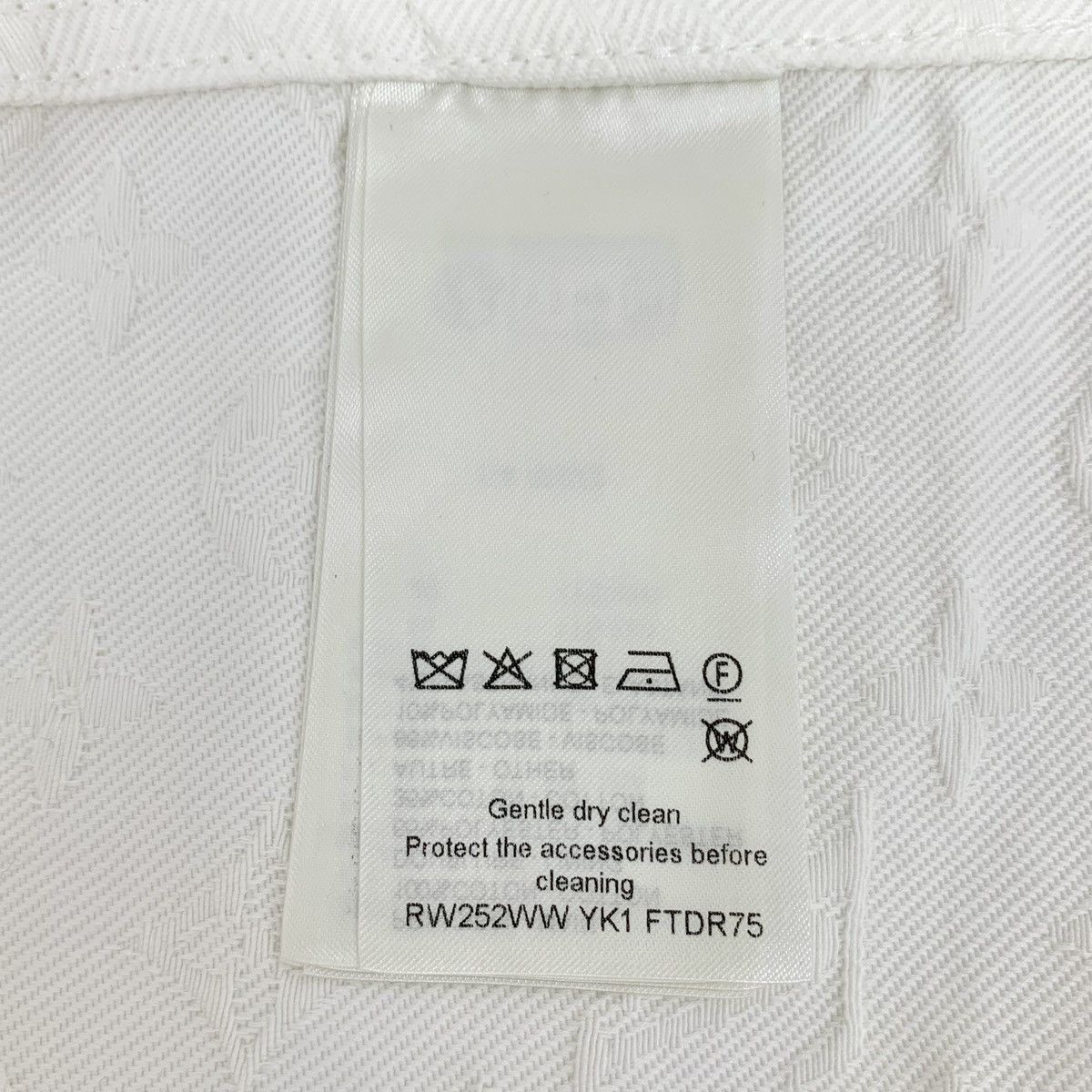 Louis Vuitton Louis Vuitton 25 white logo half zip-up dress Size XXS / US 00 / IT 34 - 6 Thumbnail