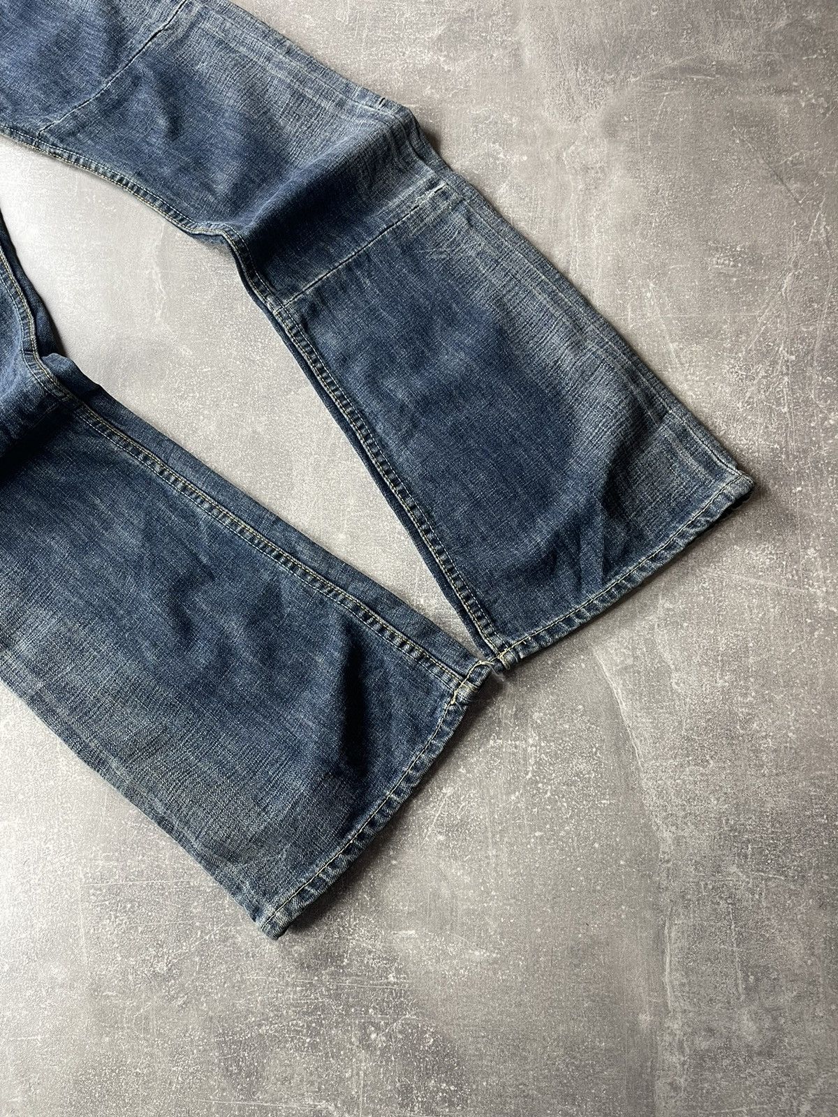 Levi's Levi’s Y2K Flared 5-Pocket Denim Flared Jeans Blue 2000s Size US 32 / EU 48 - 8 Thumbnail