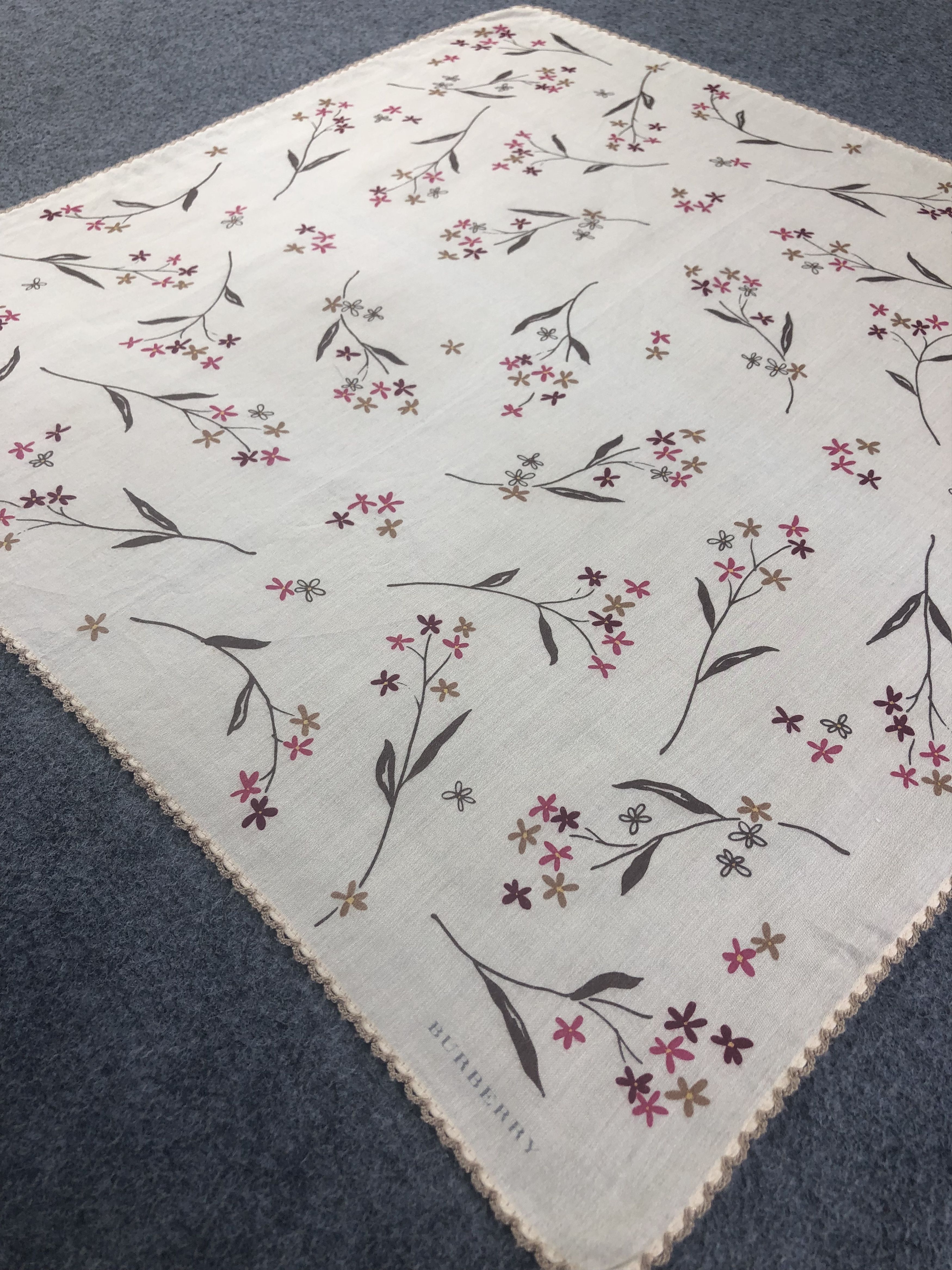 Burberry Burberry Handkerchief / Bandana / Neckerchief Size ONE SIZE - 4 Thumbnail