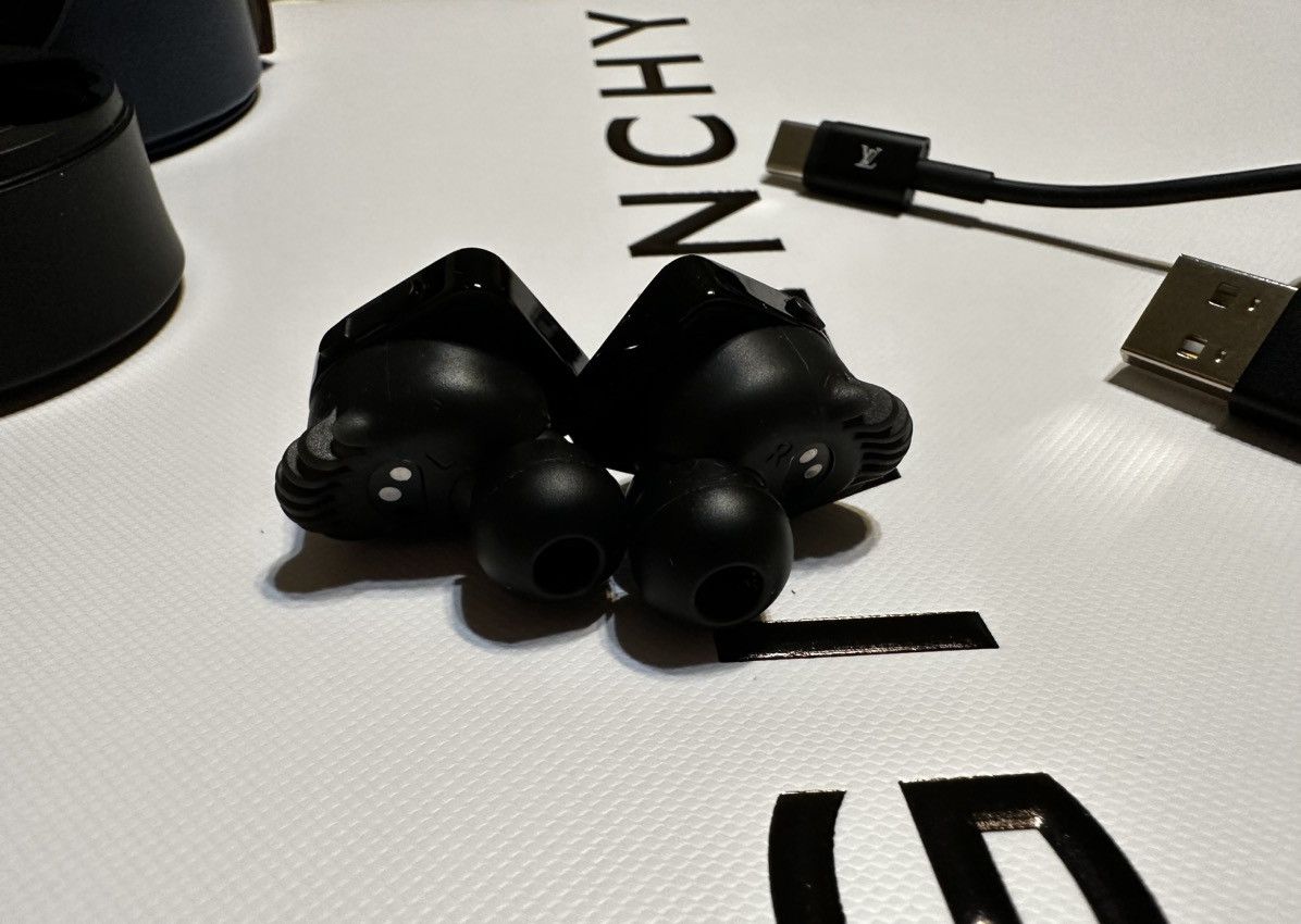 Louis Vuitton HORIZON WIRELESS EARPHONES