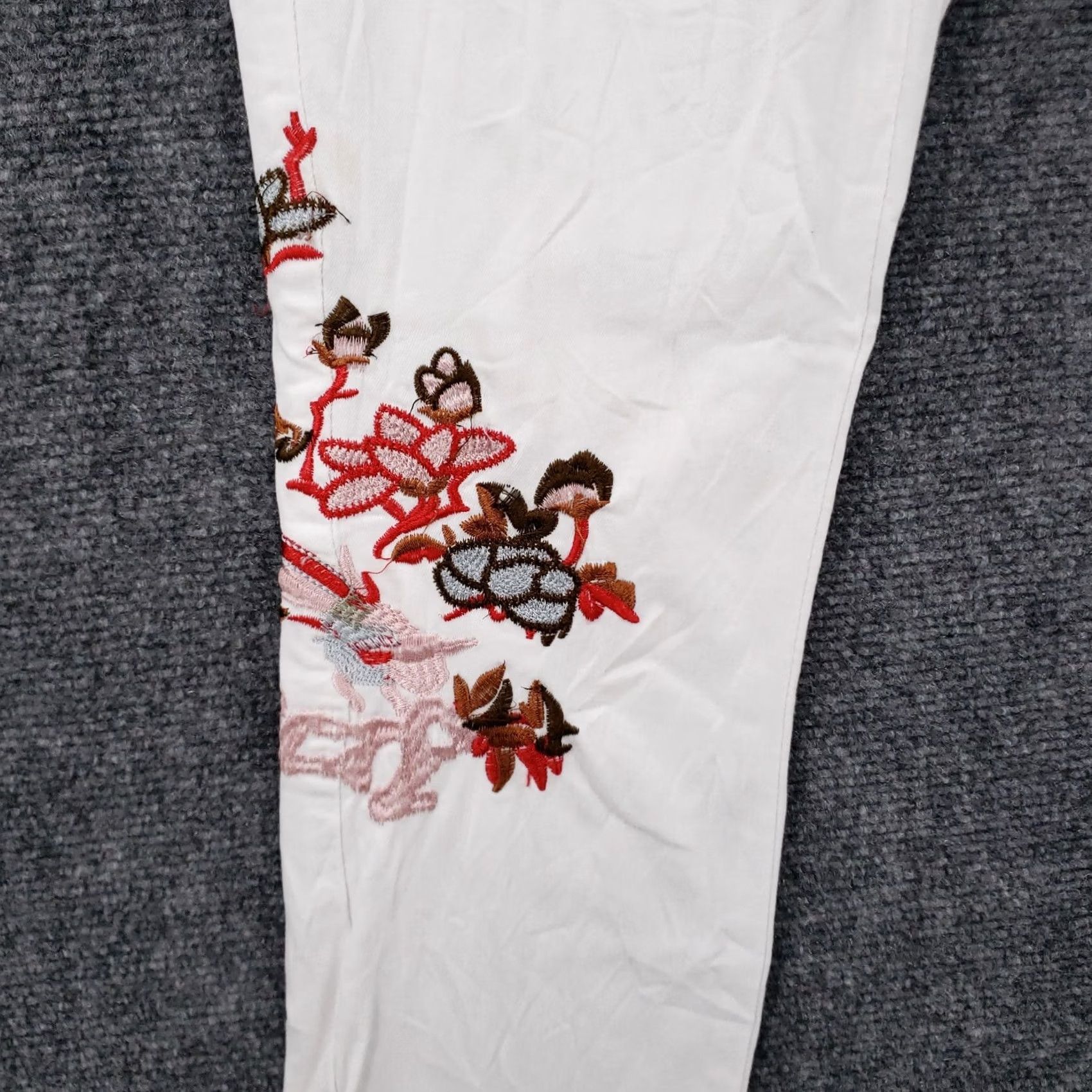 Vintage YMI Jeans Womens 3 Skinny Leg Zip Fly Floral Mid Rise Light Wash White Denim Jeans Women Slim Flower Pattern Cotton Blend White Size 26" / US 2 / IT 38 - 4 Thumbnail